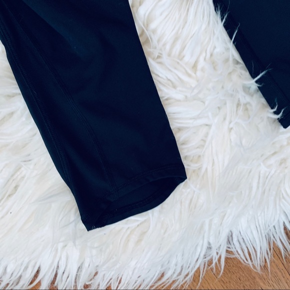 ♻️✌🏻sold✌🏻♻️ULULEMON speed tight capris - Picture 8 of 8